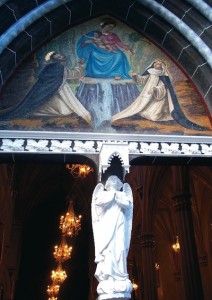Motyw Matki Bożej Pompejańskiej na katedrze w Las Lajas
