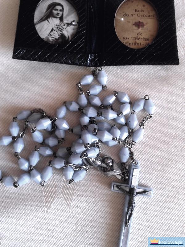 Różaniec z relikwią św. Teresy
