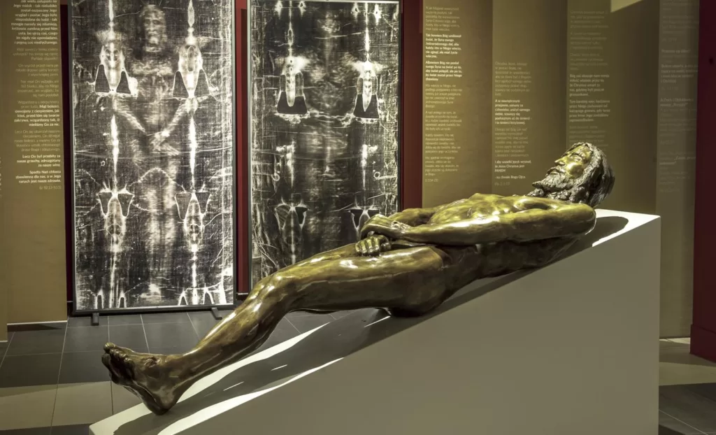 Ułożenie ciała wg odbicia na Całunie Turyńskim