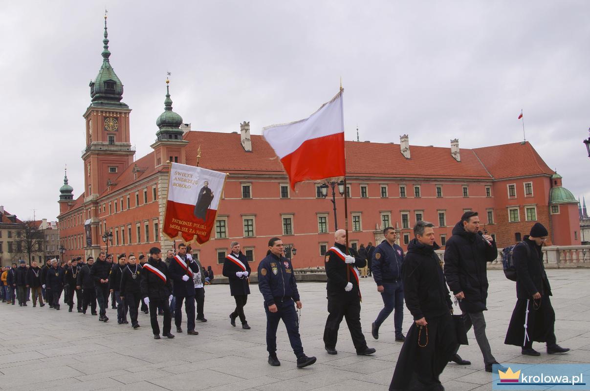 Męski różaniec pod Zamkiem Królewskim © Fot. A. Wolski