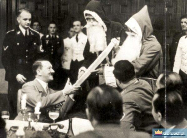 Adolf Hitler celebruje święto Julfest