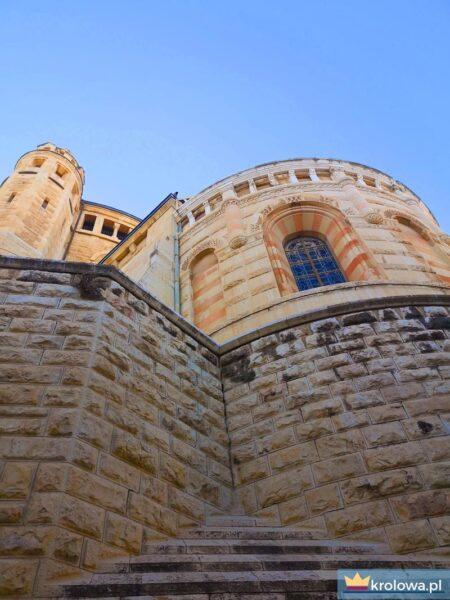 Fasada benedyktyńskiej bazyliki 
Zaśnięcia NMP na Wzgórzu Syjonu