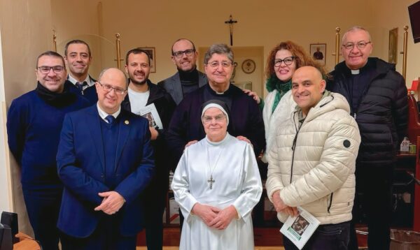 Michaela z członkami Komitetu, Renato i Silvestro oraz proboszczem Pignataro w sanktuarium w Pompejach u ks P Mocerino