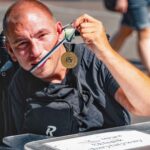 Michał Tomanek z medalem FAR