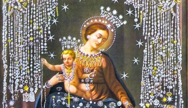 Fragment obrazu Matki Bożej Pompejańskiej z wotami dziękczynnymi