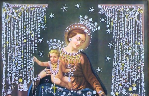 Fragment obrazu Matki Bożej Pompejańskiej z wotami dziękczynnymi