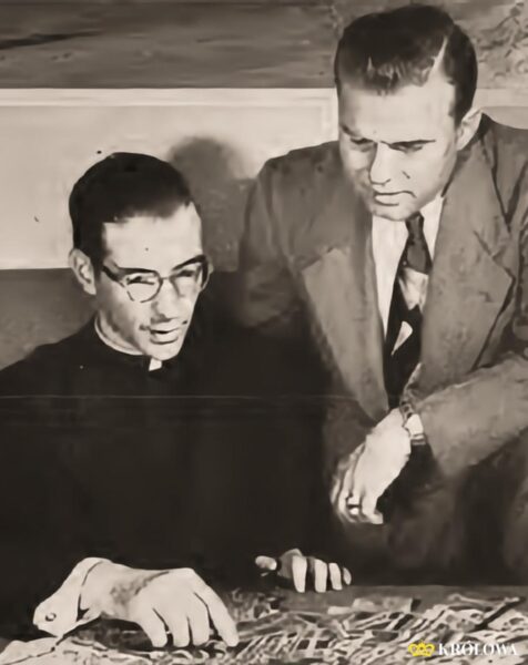 Ksiądz Shiffer i Robert Lewis, pilot bombowca