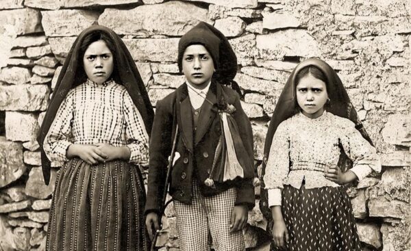 Wizjonerzy z Fatimy: troje pastuszków, Łucja, Franciszek i Hiacynta