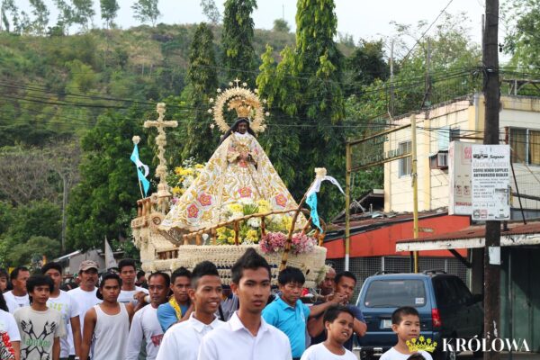 Procesja z figurą Matki Bożej na Filipinach