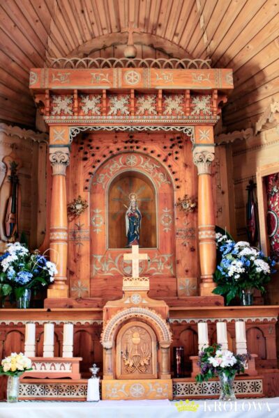 Ołtarz na Wiktorówkach z figurką Maryi