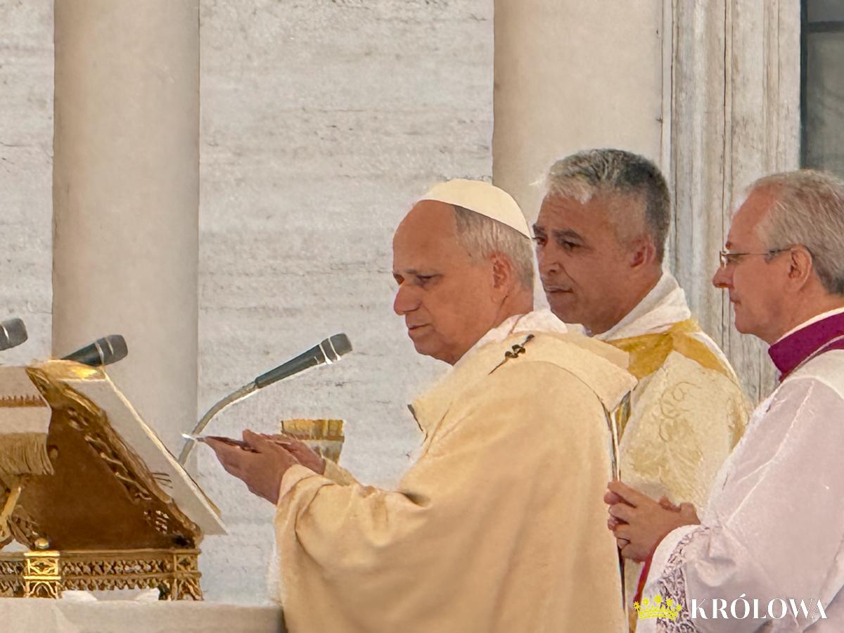 Papież Leon XIV podczas Mszy Świętej