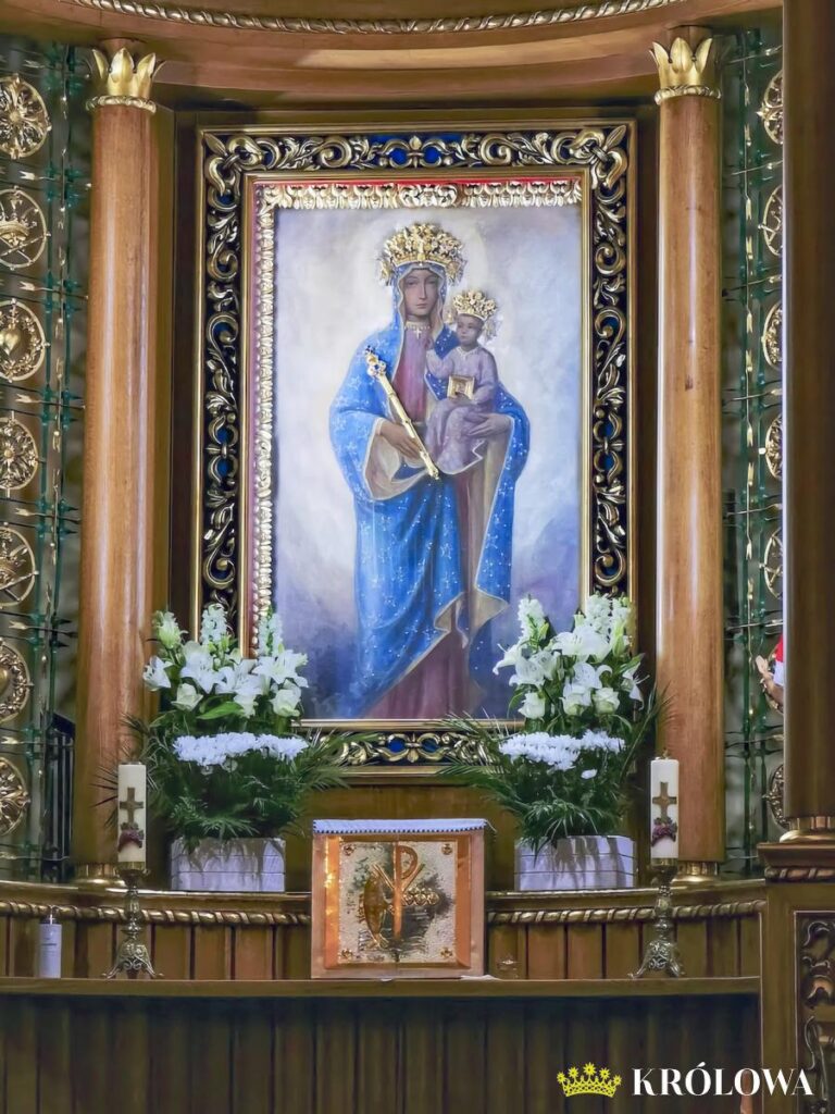 Obraz Matki Bożej w ołtarzu kościoła