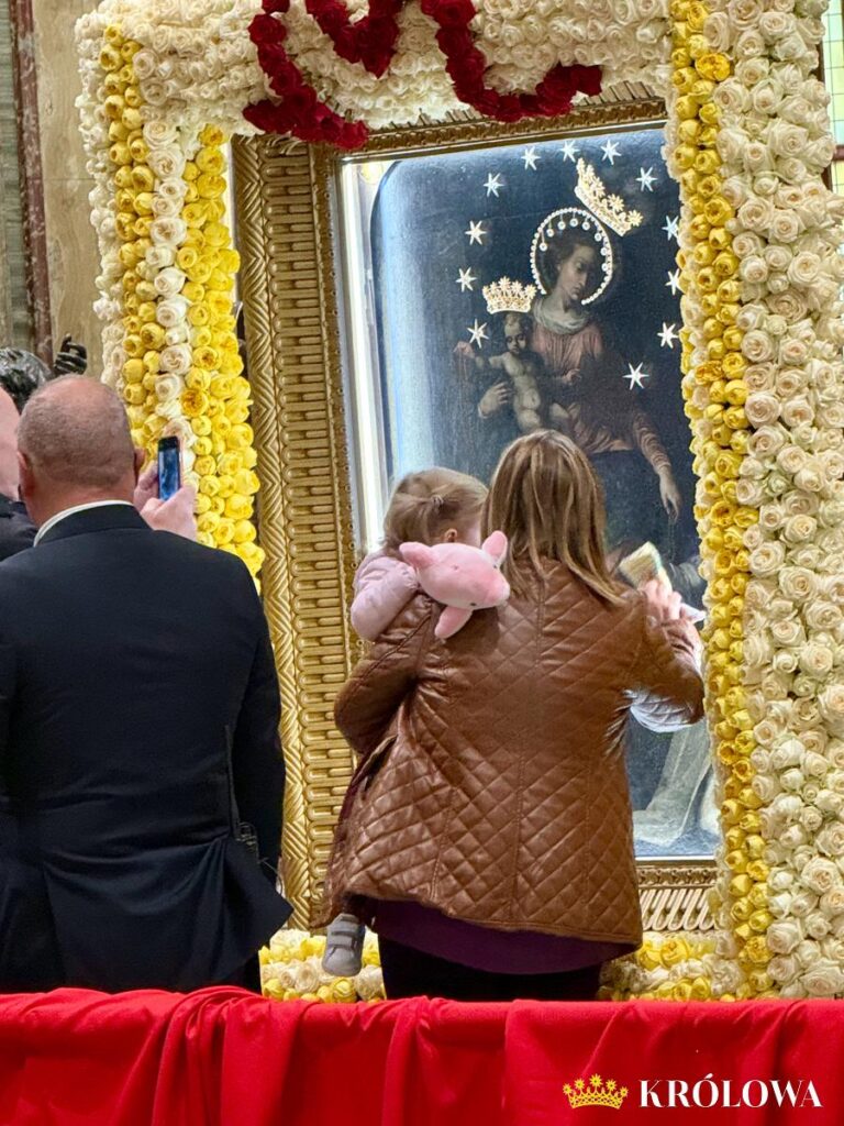 Dotknięcie obrazu Matki Bożej Pompejańskiej