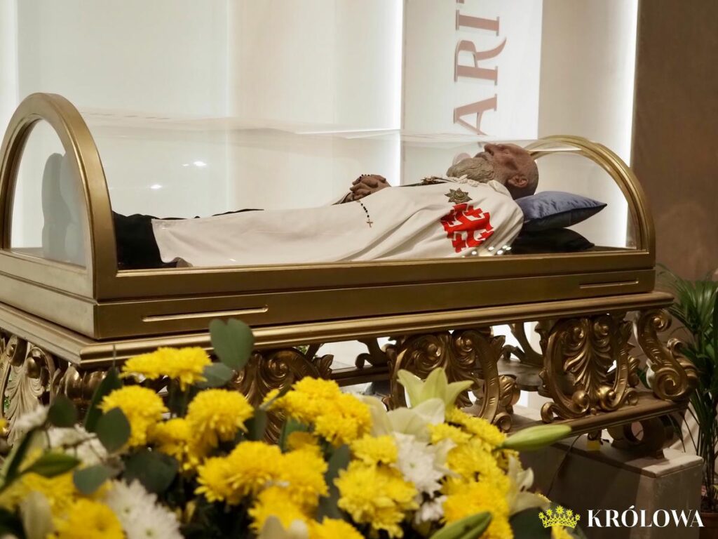 Sarkofag z ciałem św. Bartola Longo