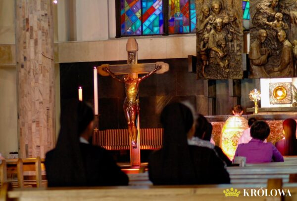 Adoracja, spotkanie z żywym i prawdziwym Bogiem