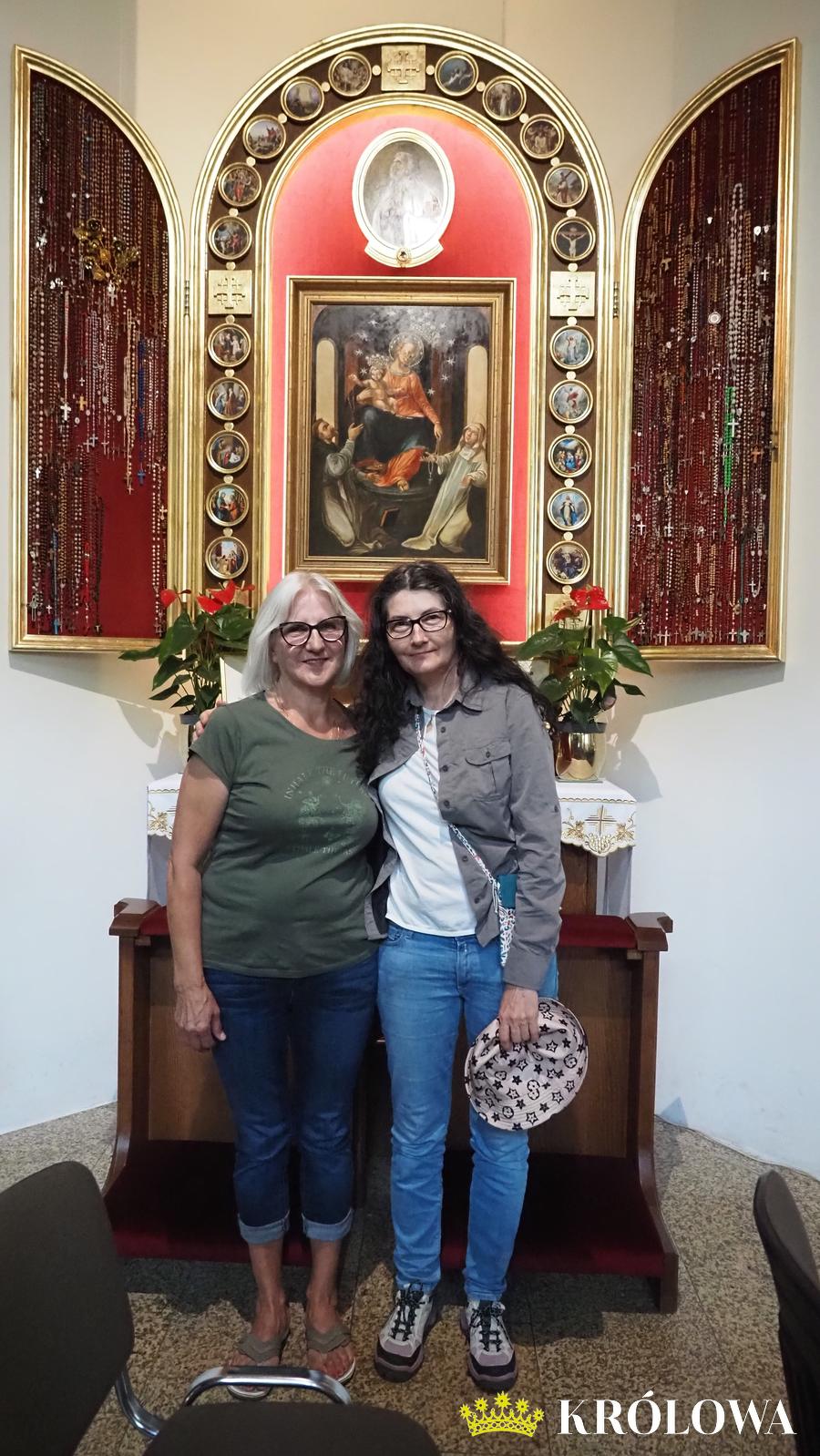 Pani Elżbieta i red. S. Gamrat przed obrazem MB Pompejańskiej