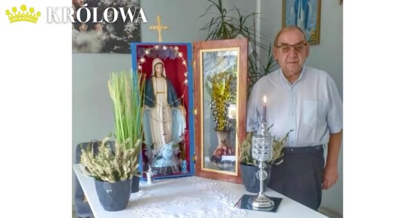 Brat Józef Stanisławski przy figurze Maryi