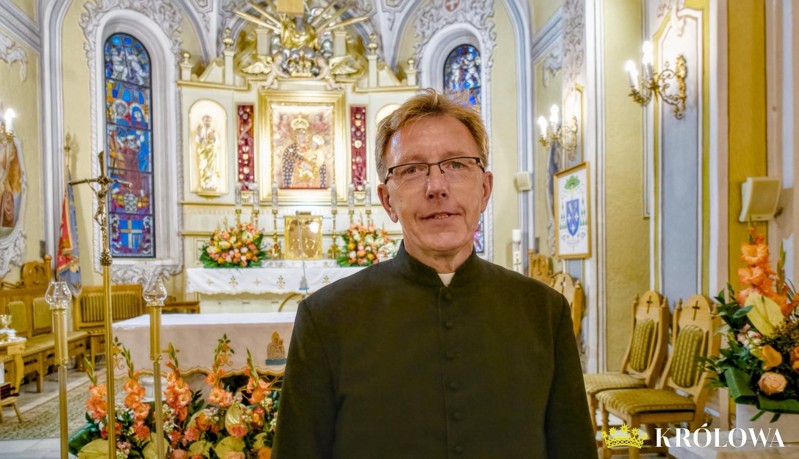 ks. Janusz Drewniak proboszcz parafii w Ostrowąsie